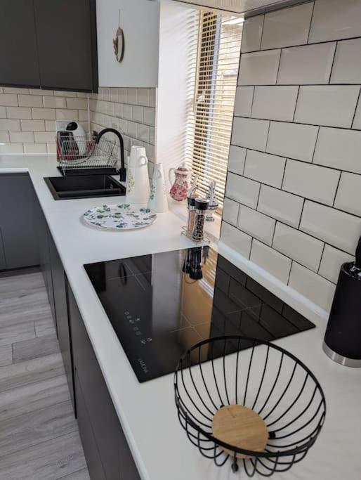 7 Guests - 4 Bedroom - Free Wi-Fi - Кетеринг Экстерьер фото